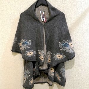 ▶️Vest◀️ Women’s Poncho in grey New With Tags